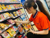 吃货小姐姐去便利店上班,美食探索之旅