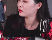 韩国小姐姐吃东西和薯片,薯片与味蕾的邂逅