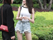 耐克鞋子小姐姐街拍照片,耐克鞋履小姐姐的潮流街拍集锦