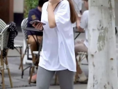 高颜值小姐姐街头穿搭秀,高颜值小姐姐的穿搭秘籍大公开