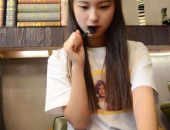 收花的小姐姐的抖音号,揭秘收花小姐姐的甜蜜生活点滴”